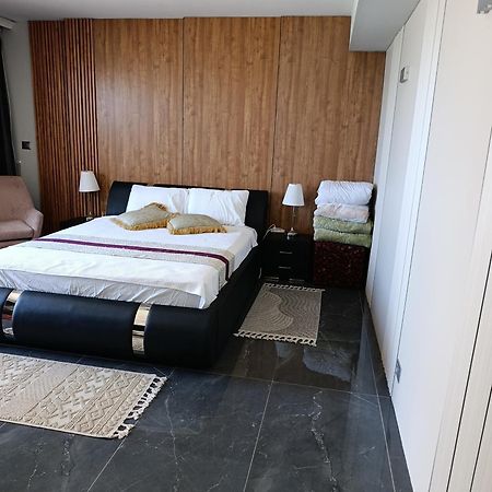 Penthouse Apartment On The Beach Bat Yam Esterno foto