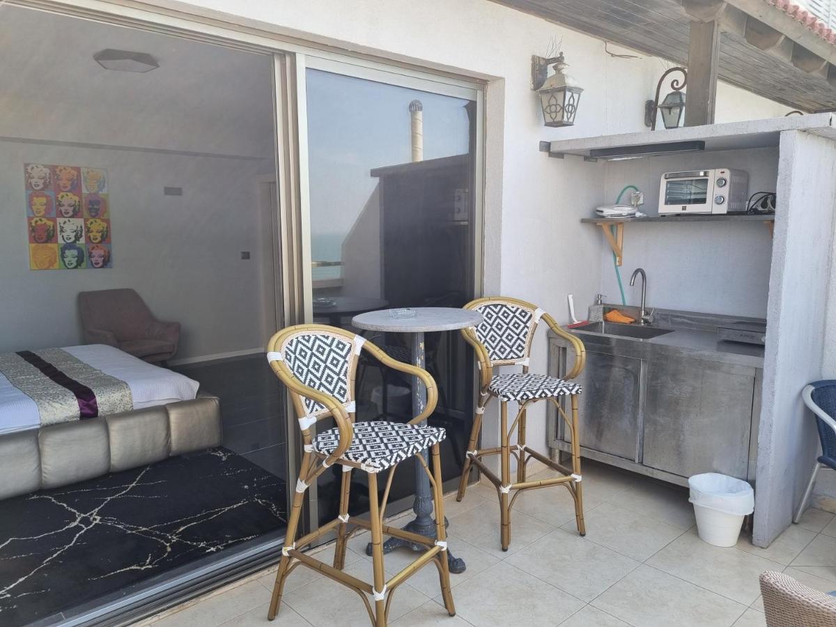 Penthouse Apartment On The Beach Bat Yam Esterno foto