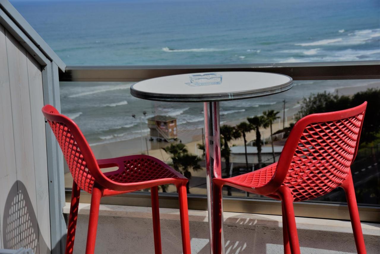 Penthouse Apartment On The Beach Bat Yam Esterno foto