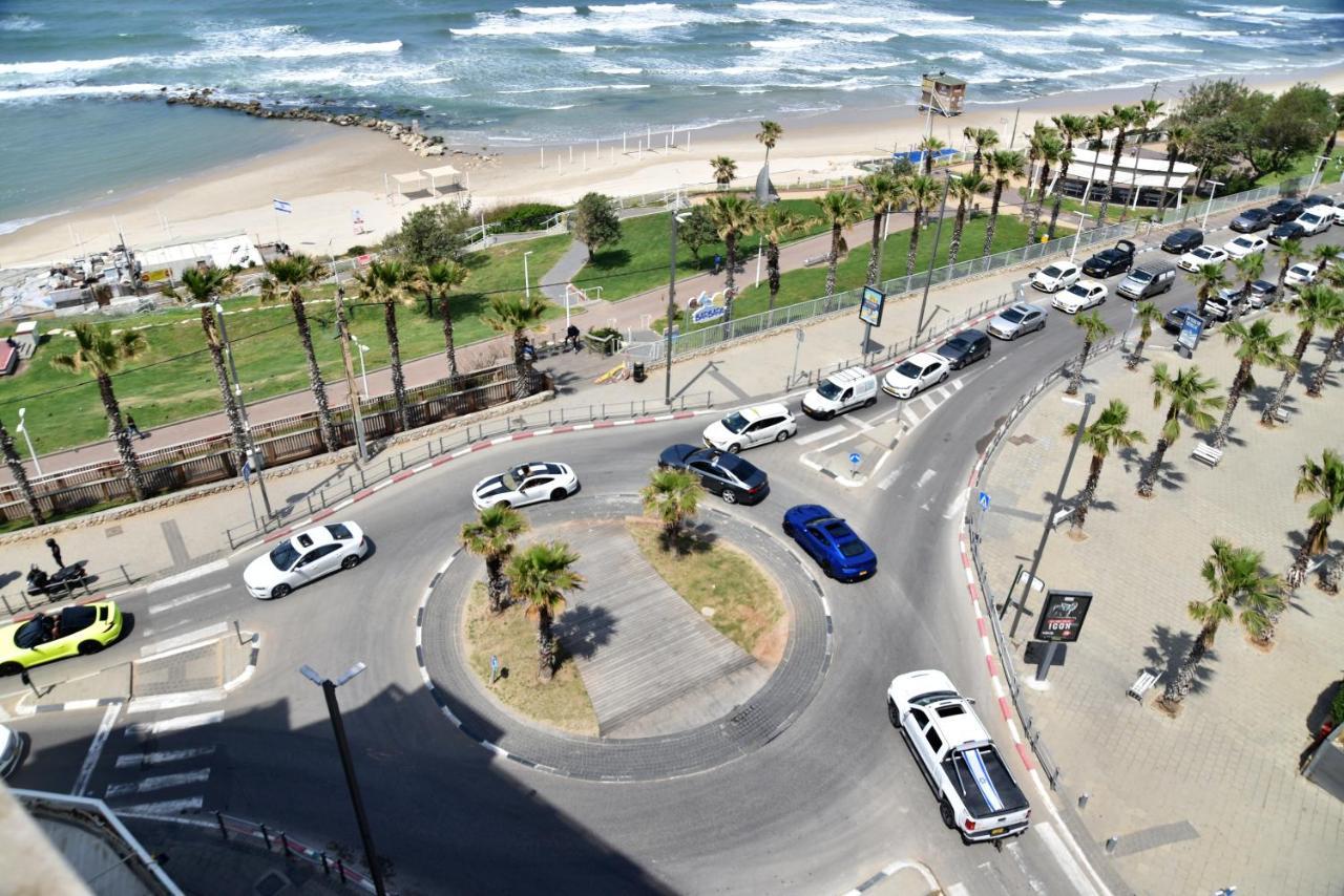 Penthouse Apartment On The Beach Bat Yam Esterno foto