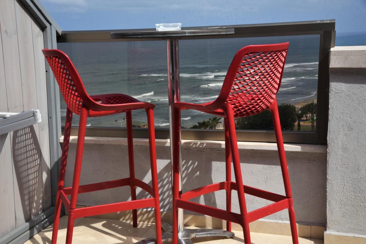Penthouse Apartment On The Beach Bat Yam Esterno foto