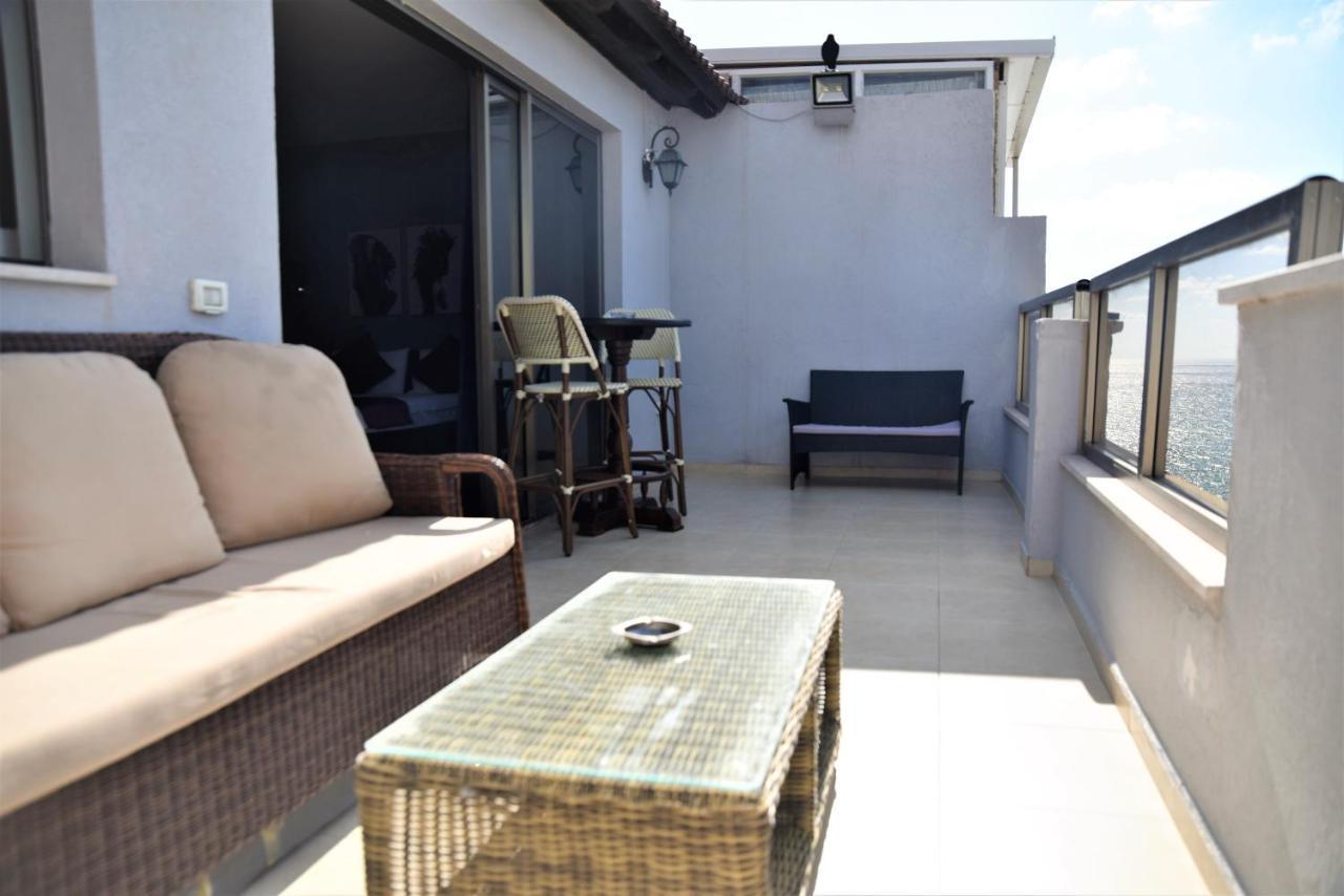 Penthouse Apartment On The Beach Bat Yam Esterno foto