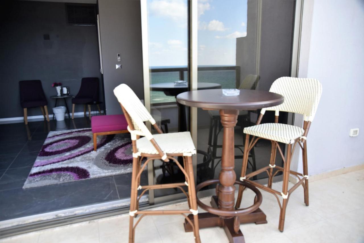 Penthouse Apartment On The Beach Bat Yam Esterno foto