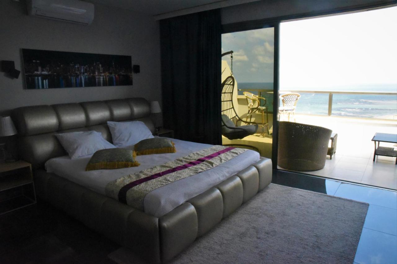Penthouse Apartment On The Beach Bat Yam Esterno foto