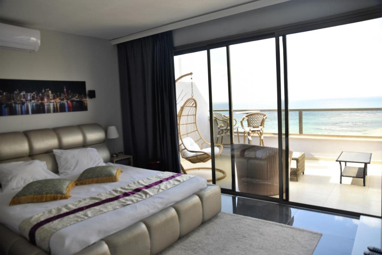 Penthouse Apartment On The Beach Bat Yam Esterno foto