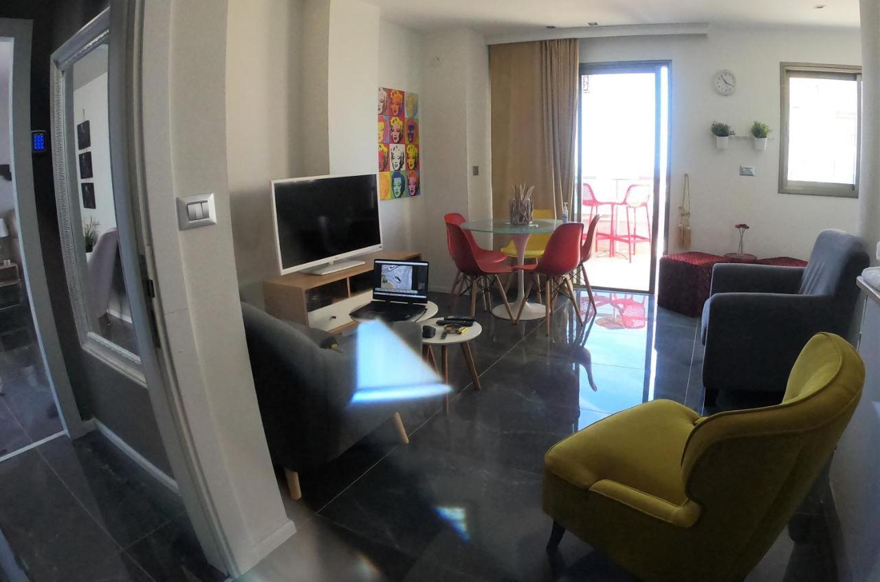 Penthouse Apartment On The Beach Bat Yam Esterno foto