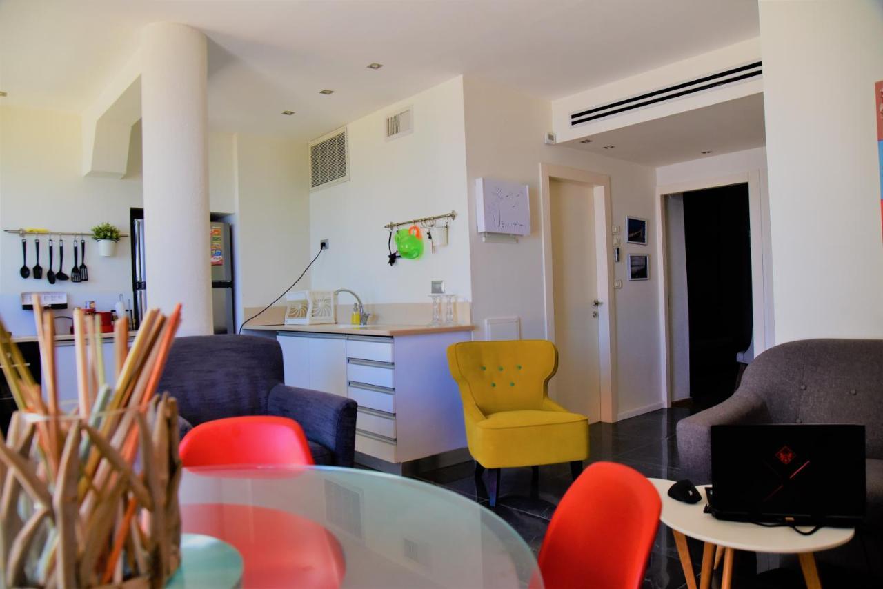 Penthouse Apartment On The Beach Bat Yam Esterno foto